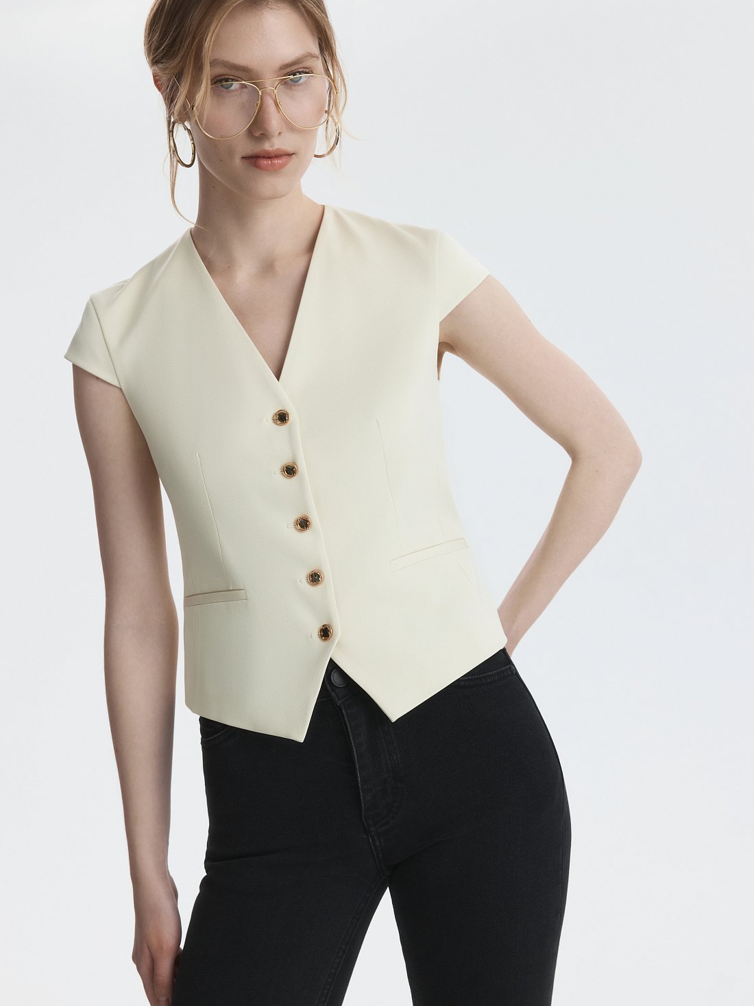 Атласный жилет с рукавами: фото №1