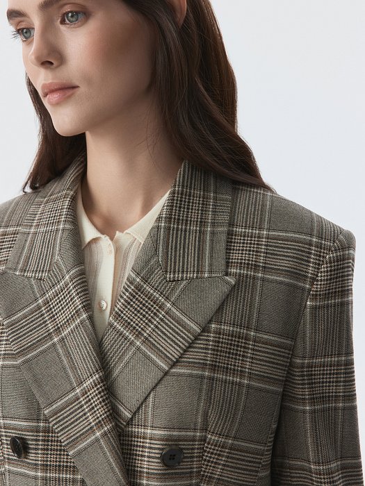 Двубортный жакет в клетку: фото №4