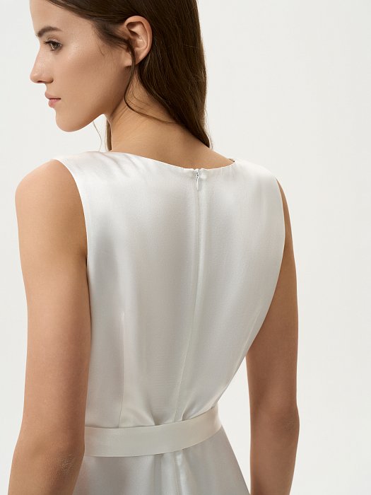 Атласное платье с асимметричной юбкой: фото №4