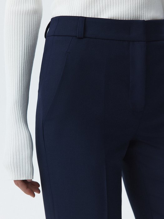 Зауженные брюки со стрелками: фото №3