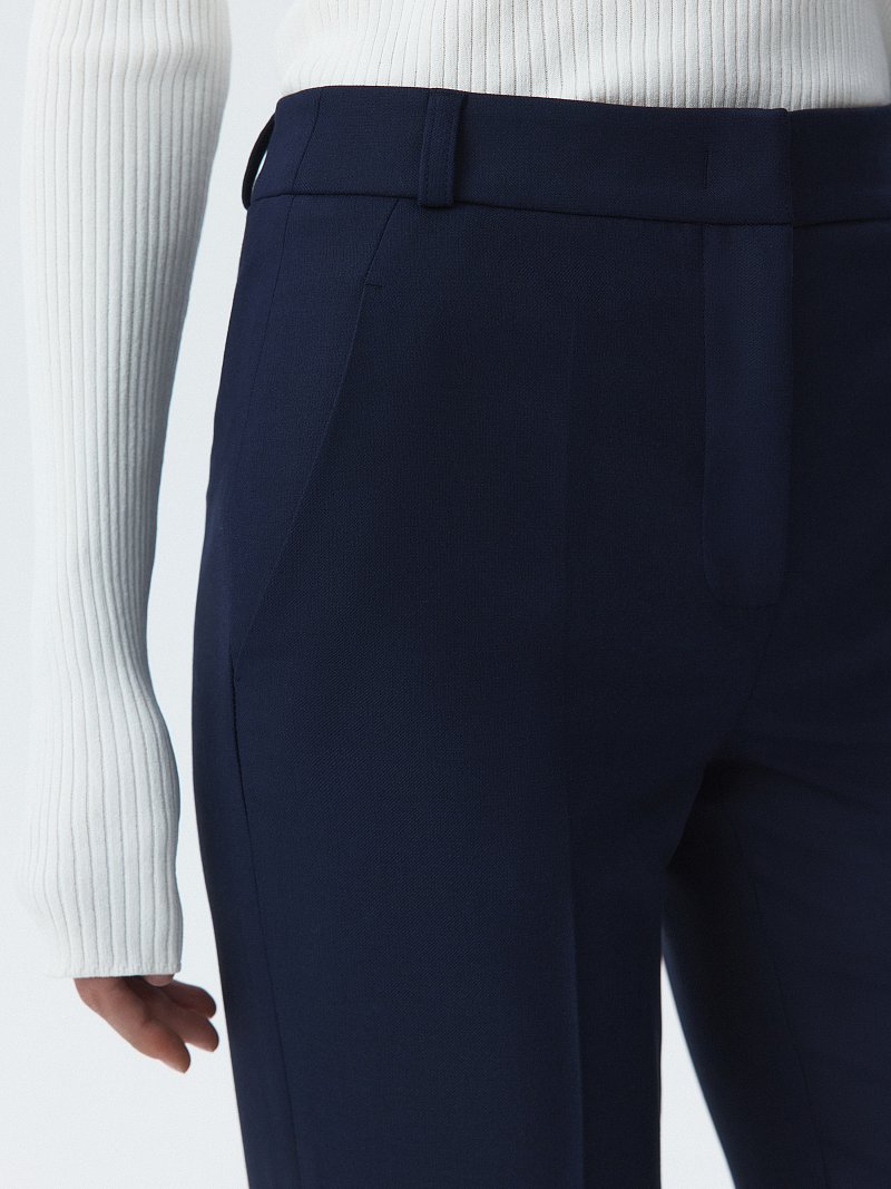 Зауженные брюки со стрелками