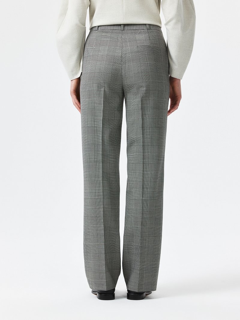 Зауженные брюки в клетку