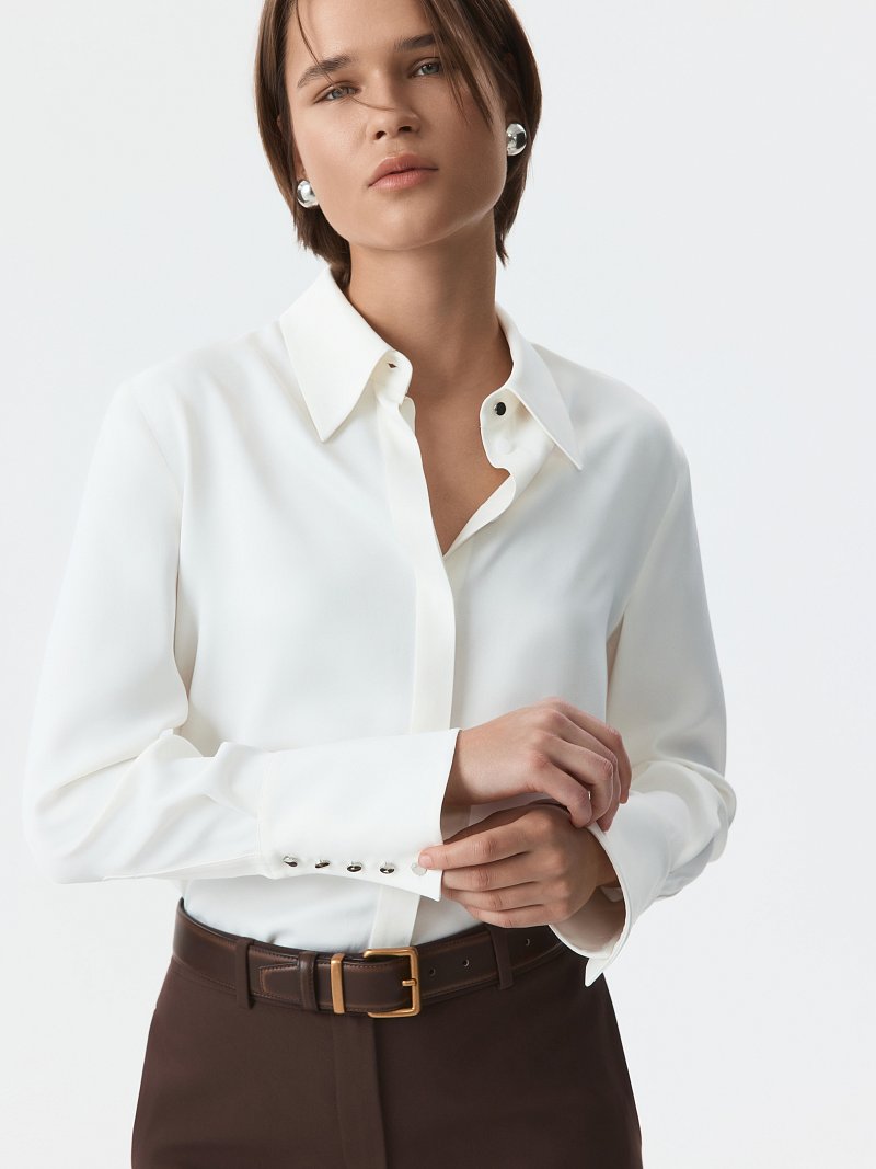 Атласная блуза с широкими манжетами