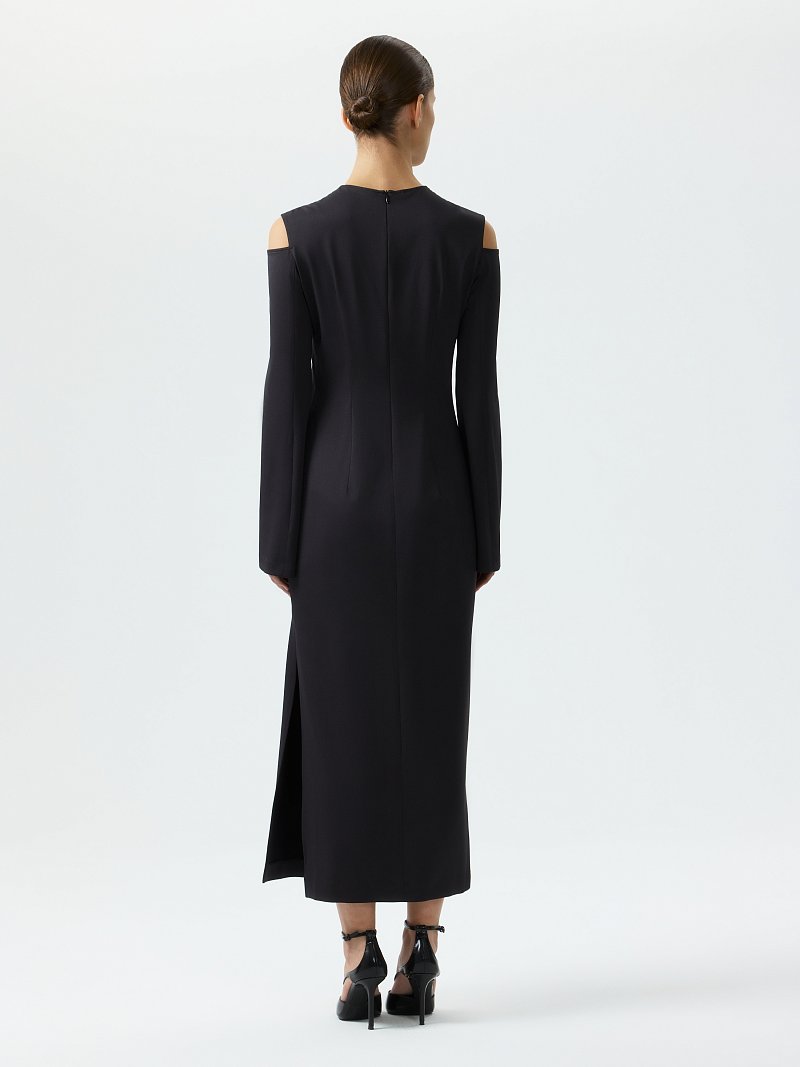 Трикотажное платье с открытыми плечами (Р158)