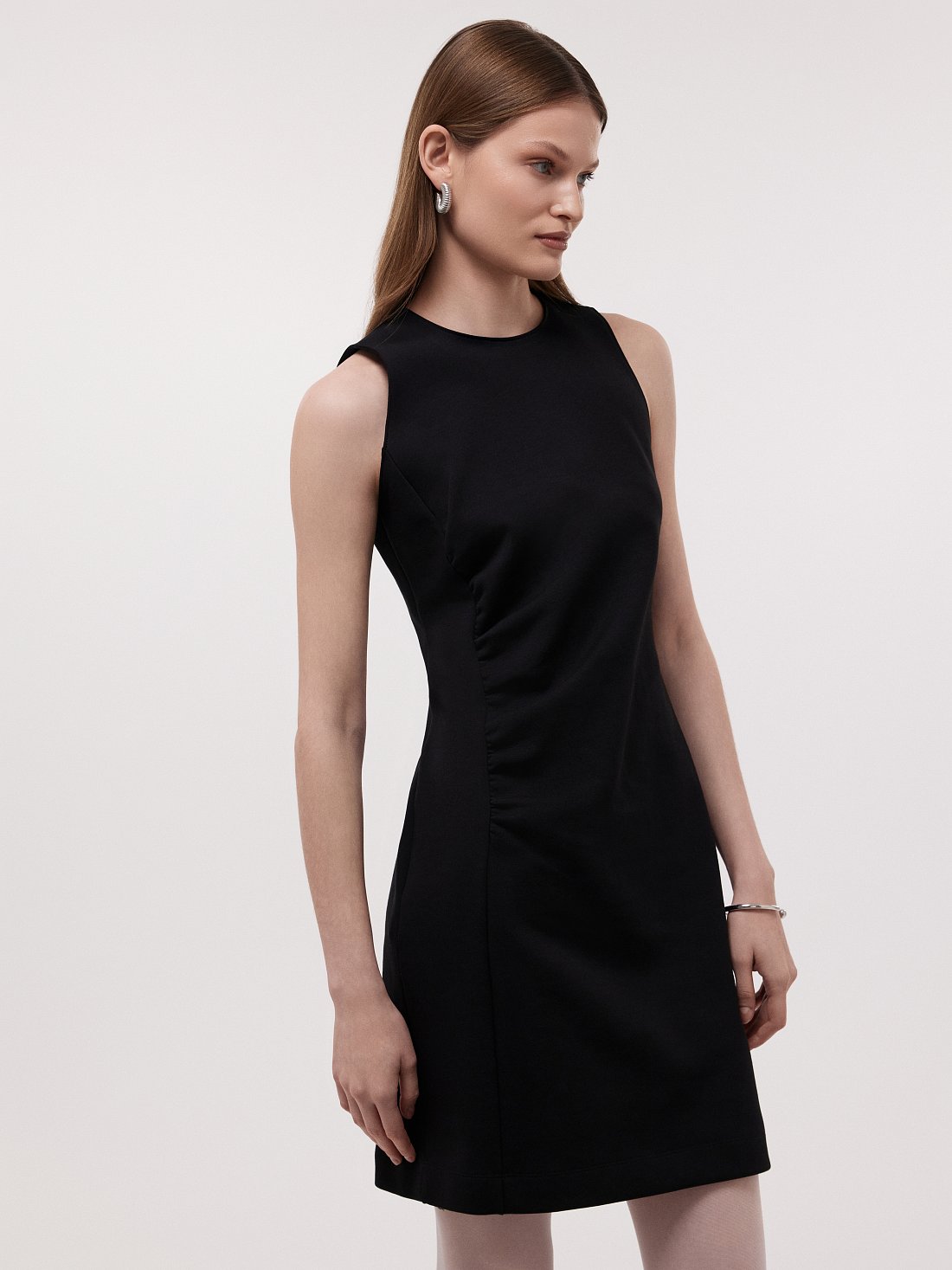 Трикотажное платье из хлопка с драпировками: фото №1