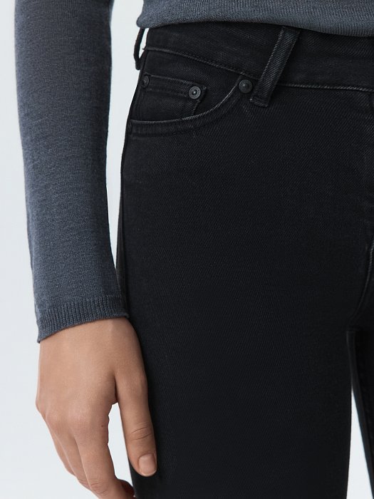 Зауженные джинсы: фото №3