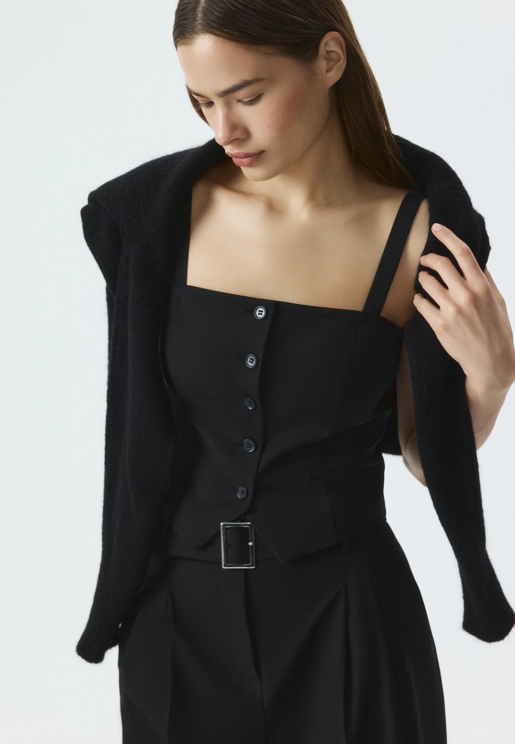 Костюмный топ со съемными бретелями