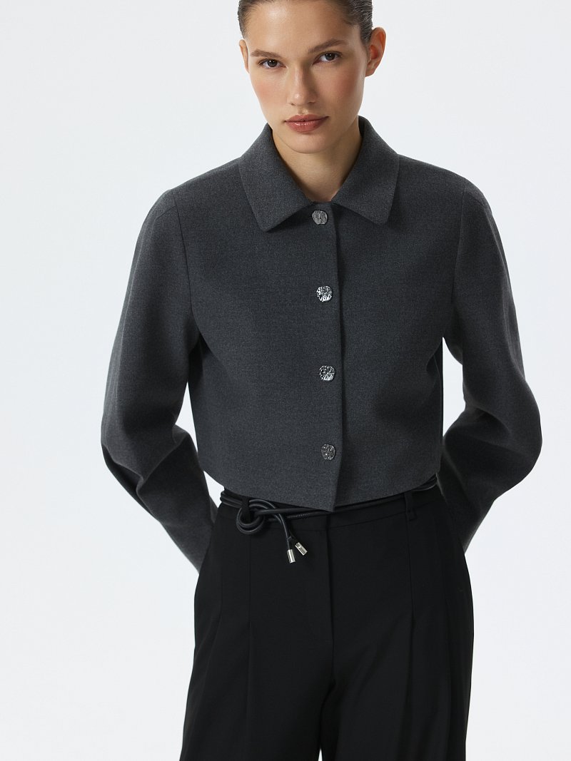 Укороченный жакет с объемными рукавами