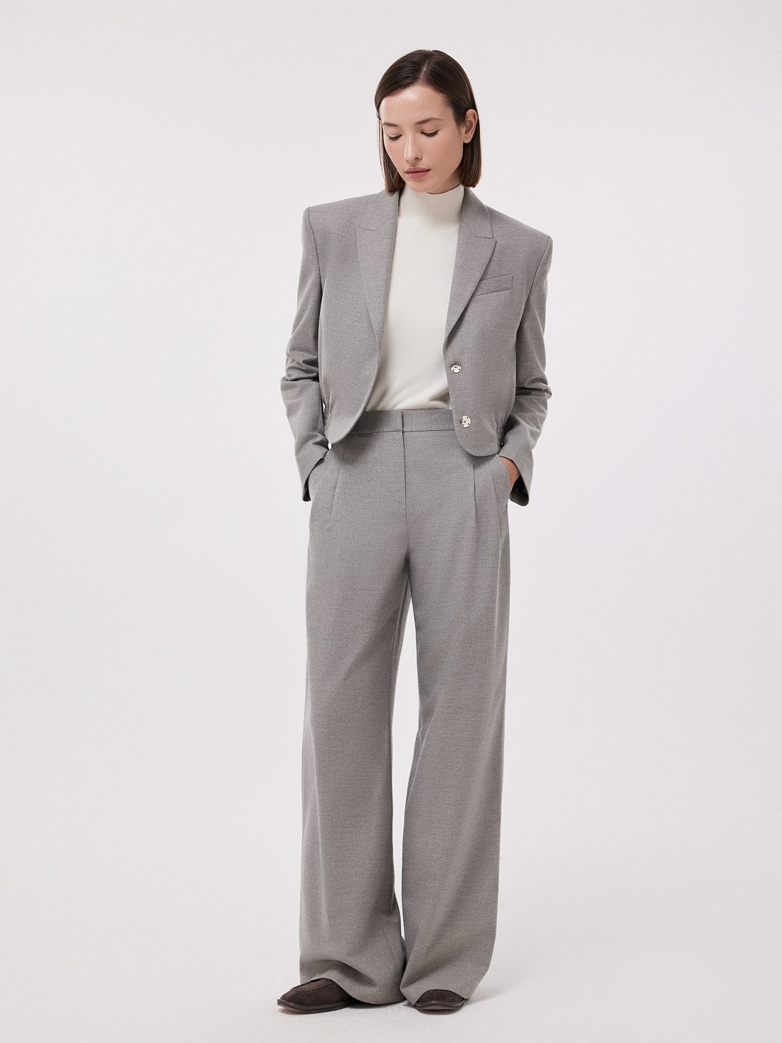 Широкие брюки с защипами: фото №1