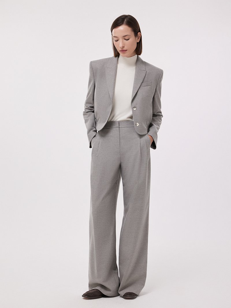 Широкие брюки с защипами