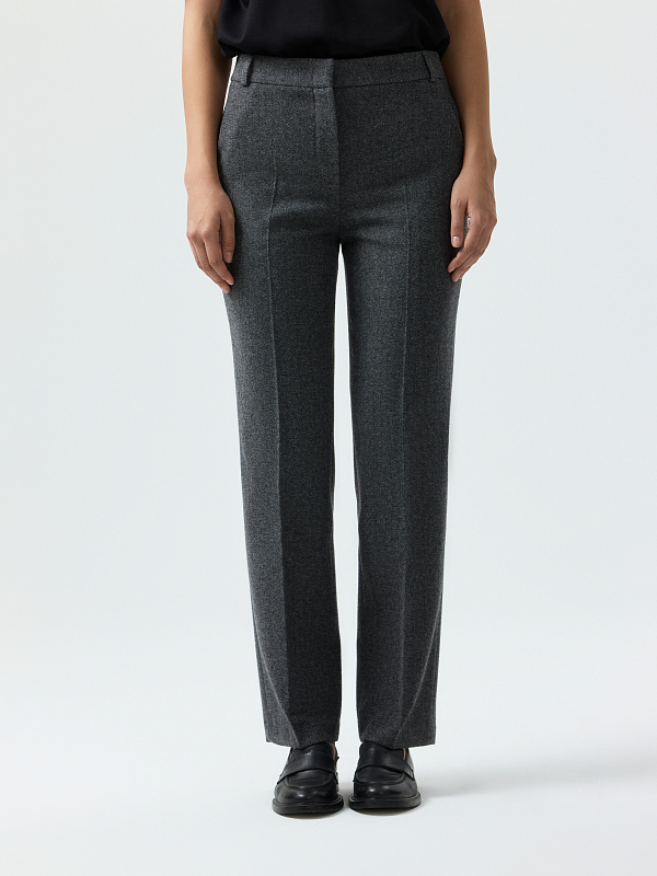 Зауженные брюки «в елочку»