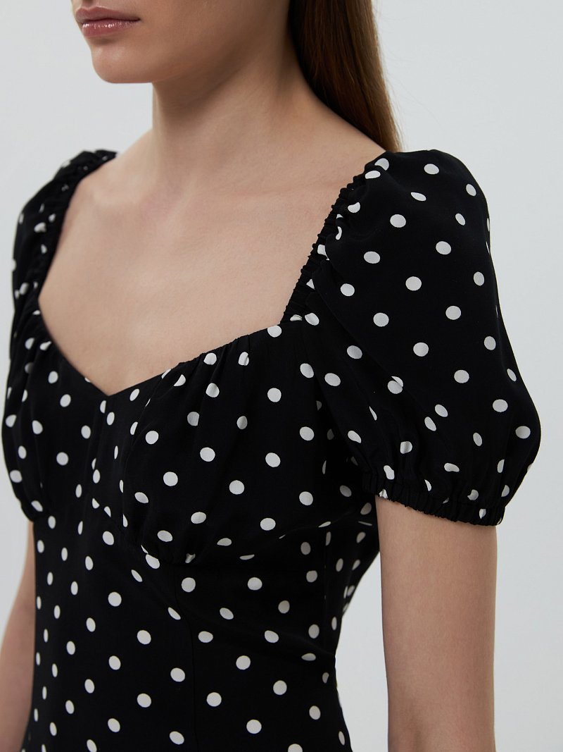 Короткое платье в горох