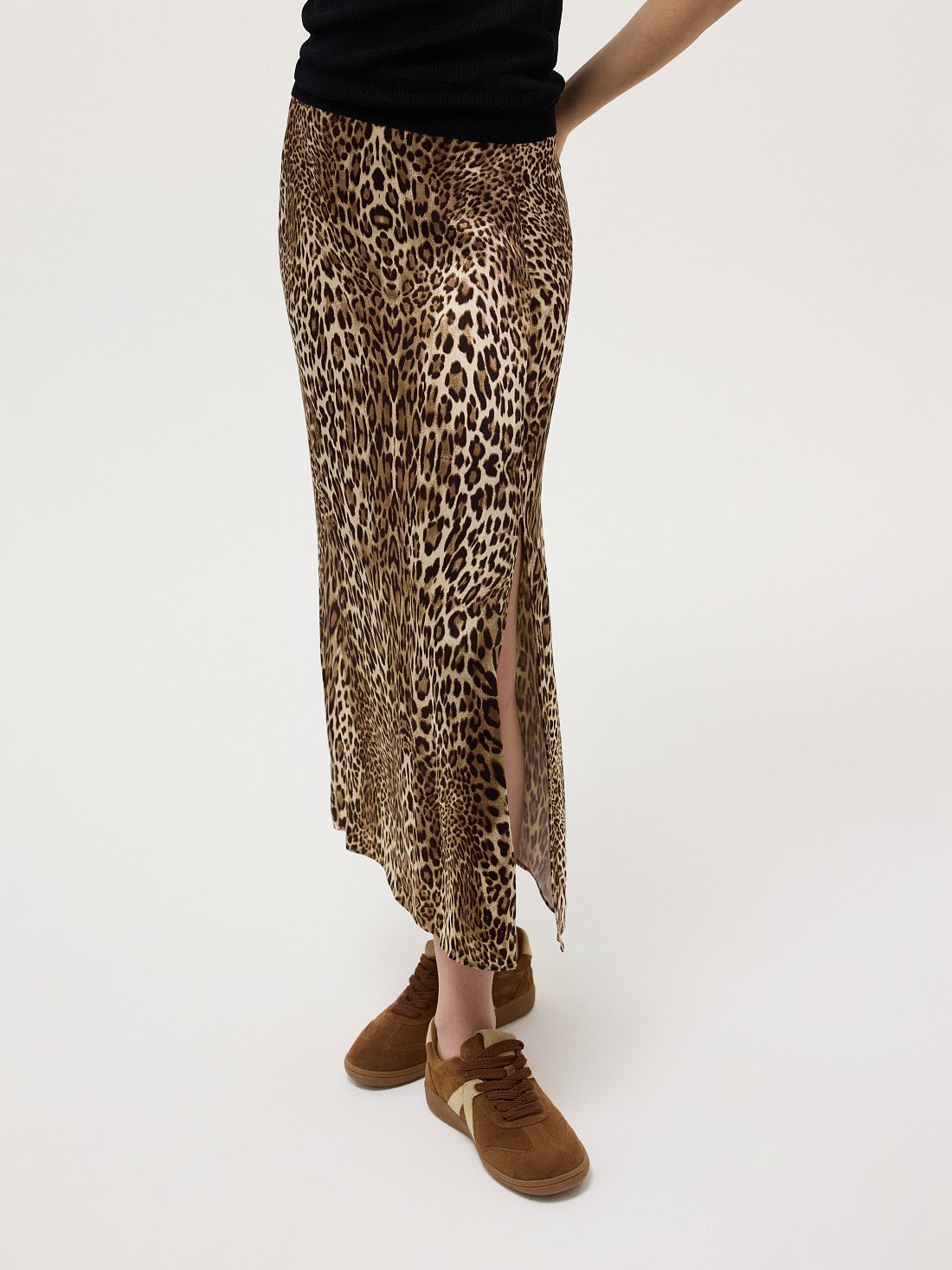 Атласная юбка с разрезом: фото №1