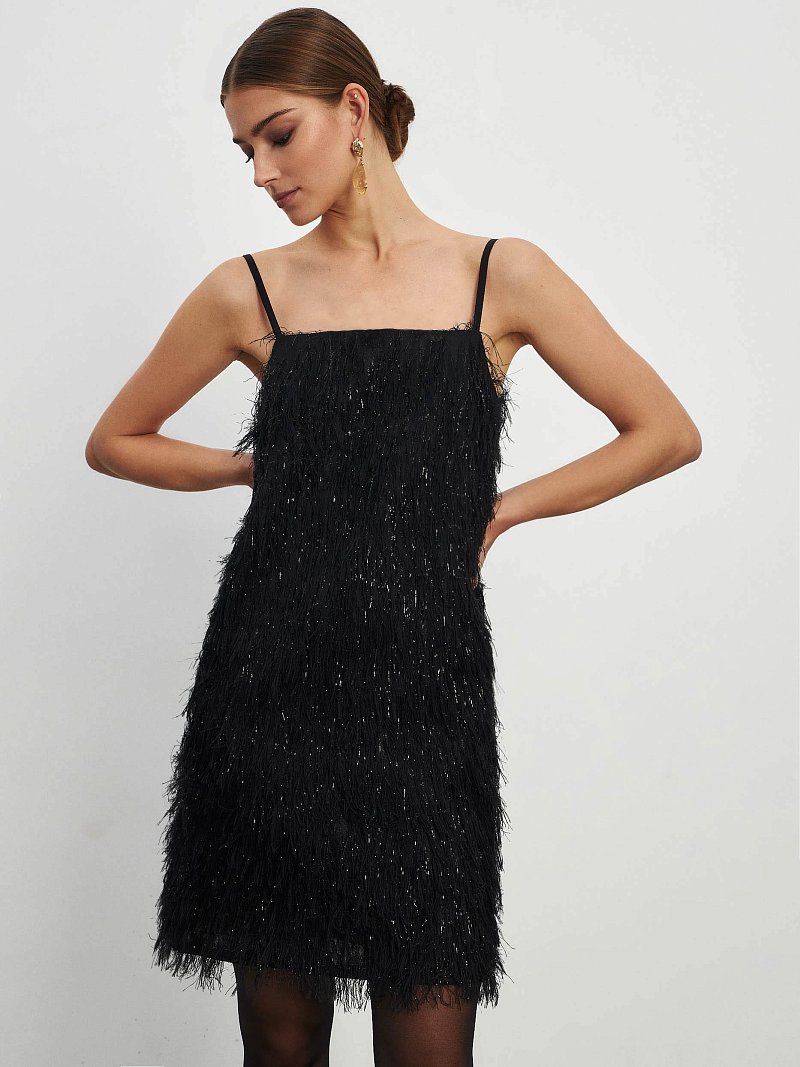 Платье на бретелях из фактурной ткани