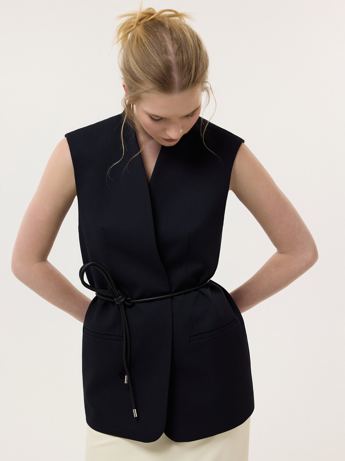 Удлиненный жилет без застежки: фото №1