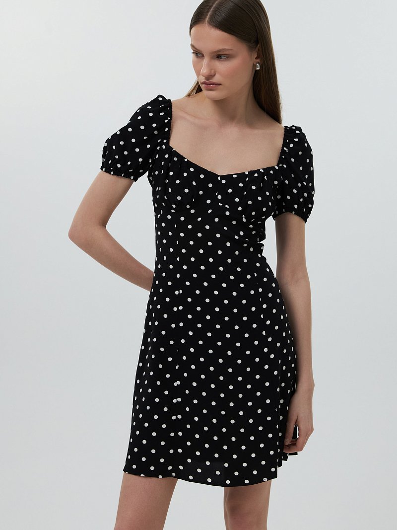 Короткое платье в горох