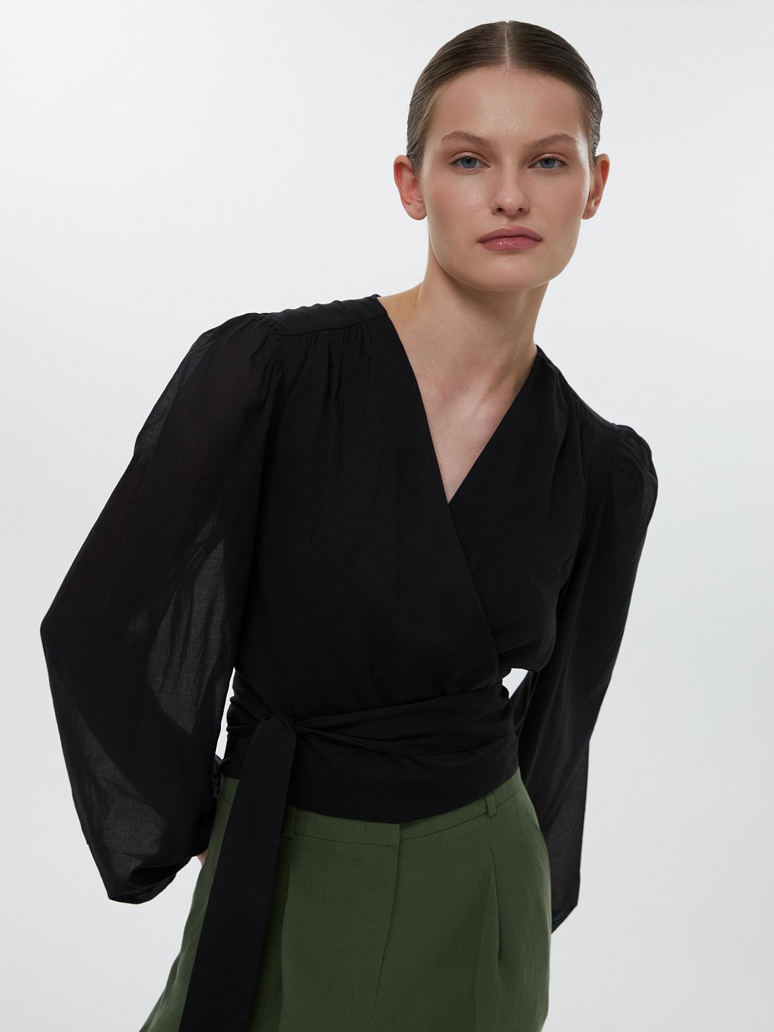 Укороченная блуза на запах: фото №1