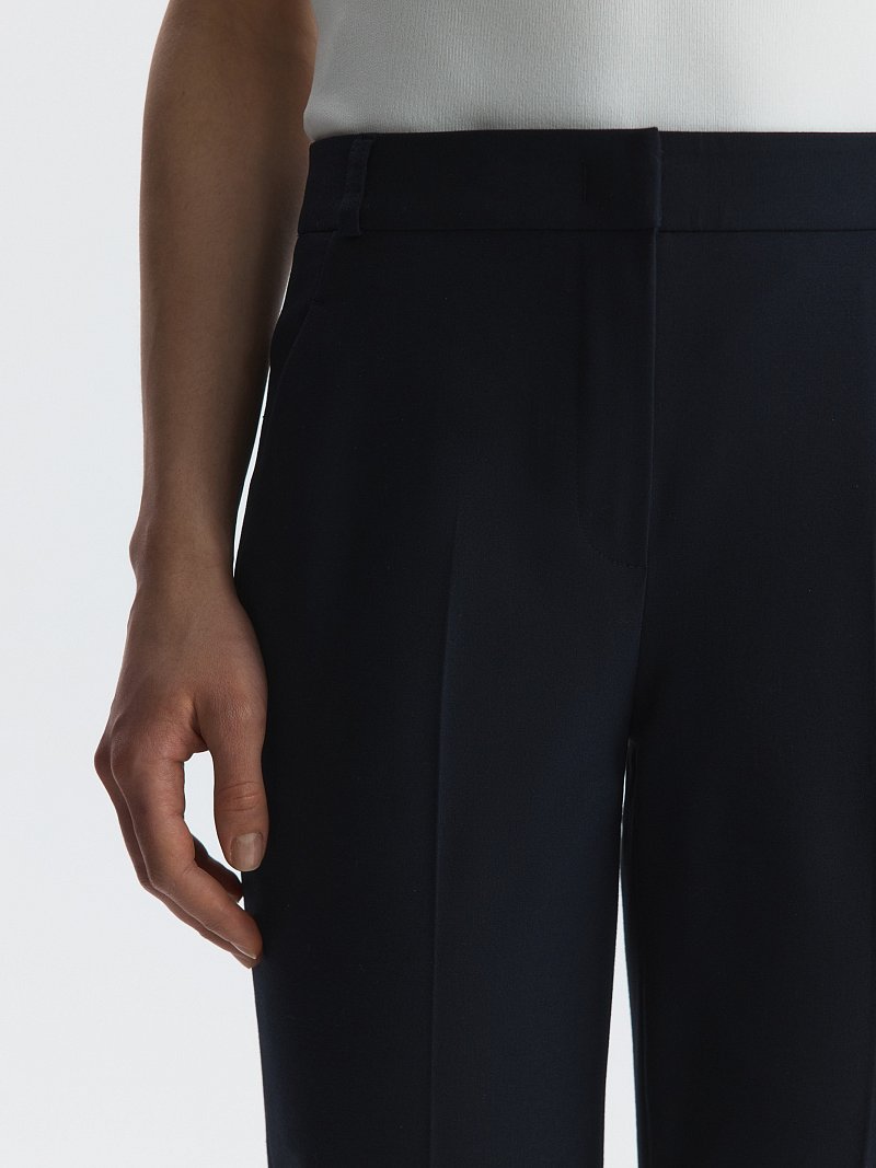 Брюки зауженного кроя