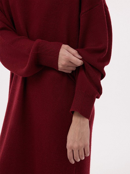 Вязаное платье-макси с разрезом: фото №2