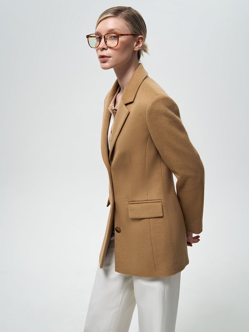 Приталенный жакет из драпа