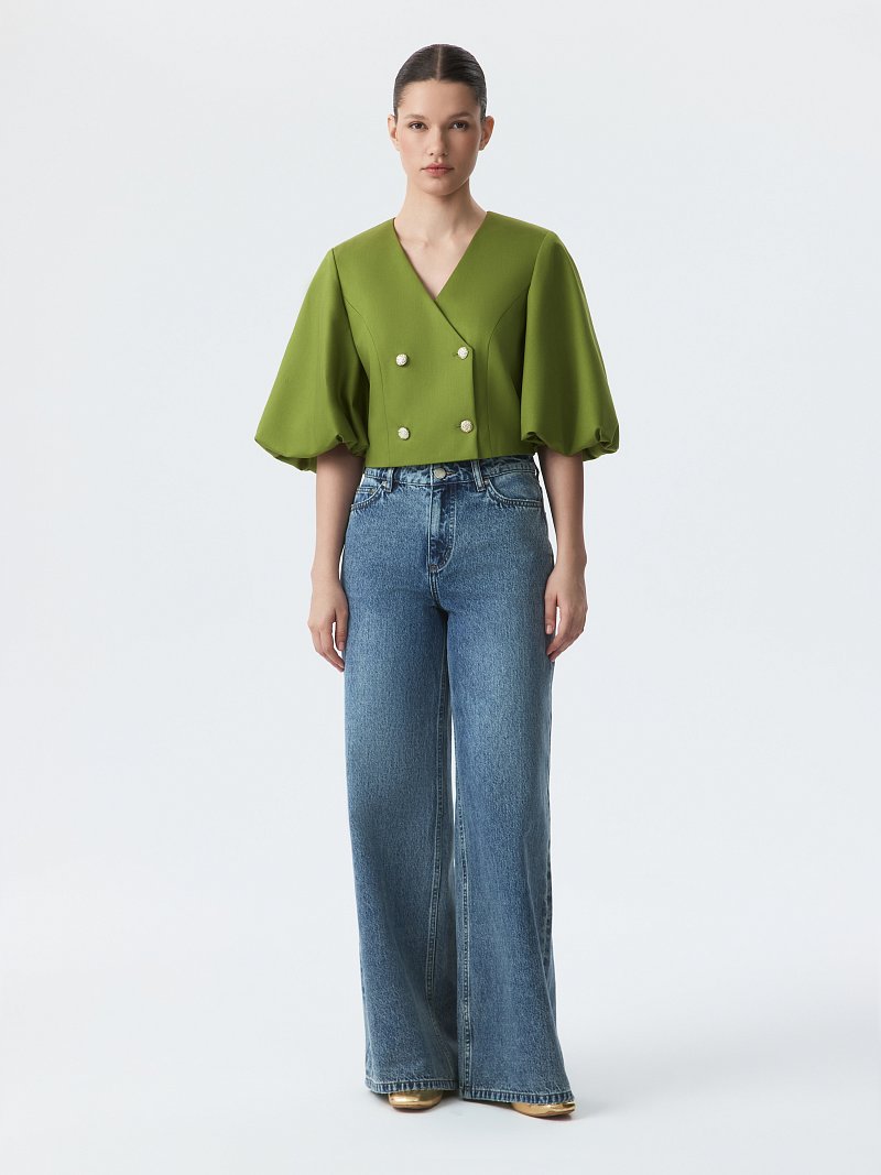 Укороченный жакет с объемными рукавами