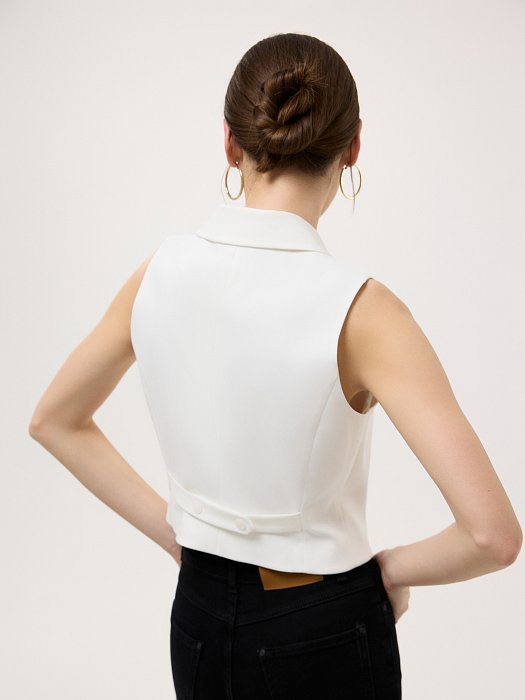 Укороченный приталенный жилет: фото №4