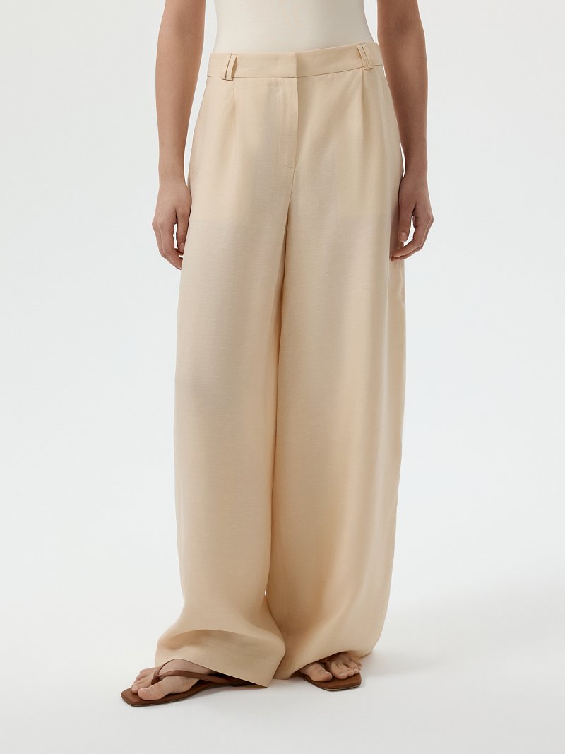 Льняные брюки с защипами