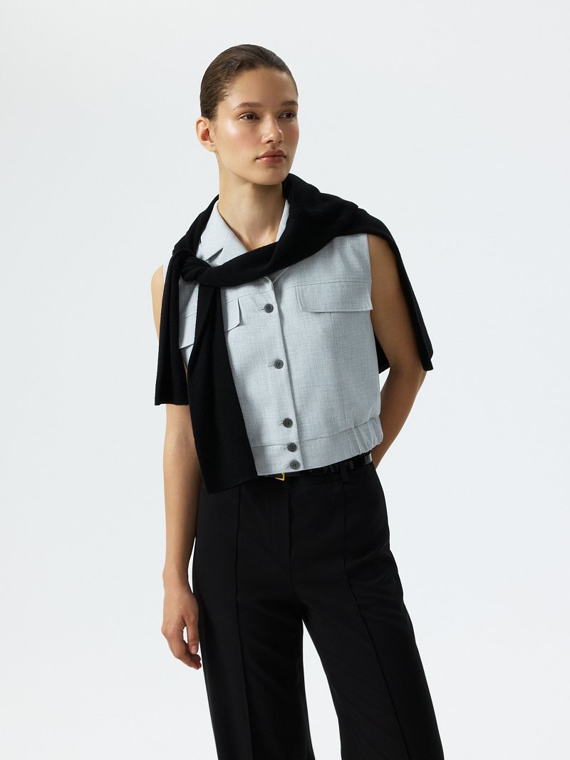 Укороченный жилет прямого кроя