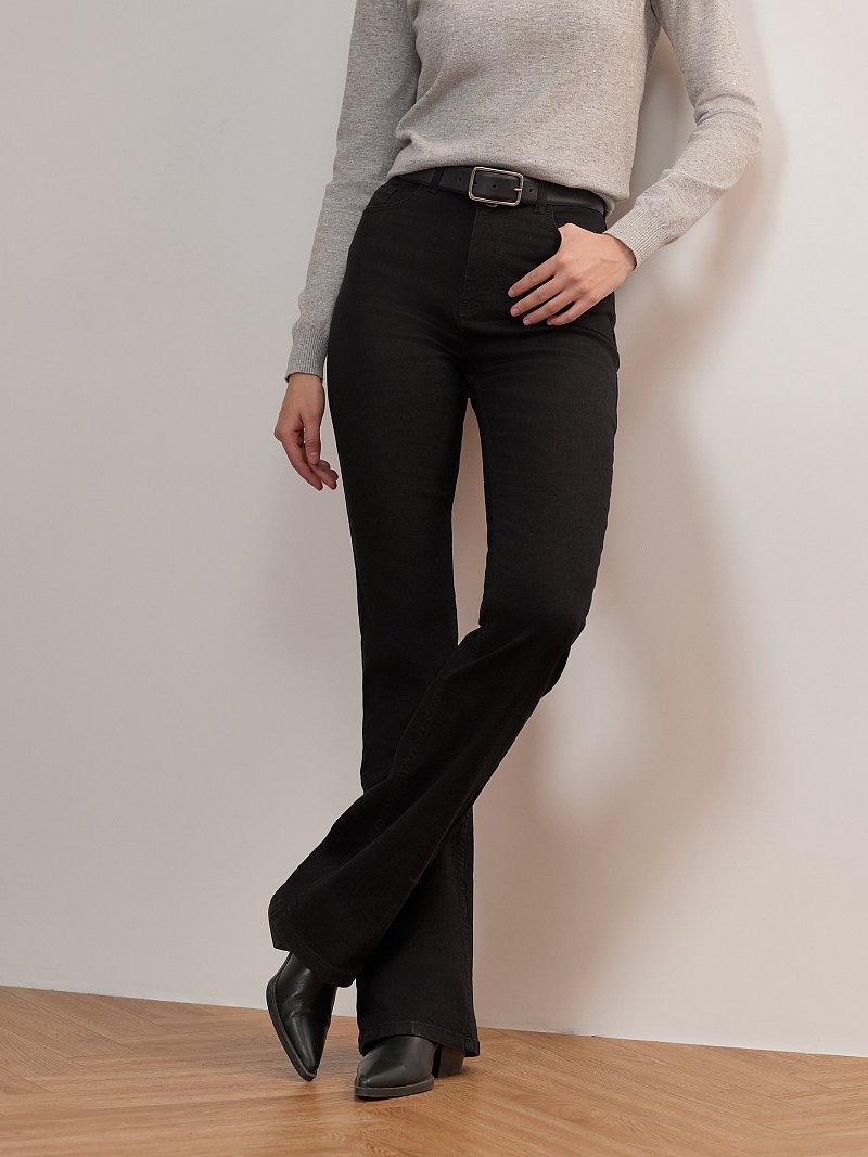 Джинсы расклешенного кроя