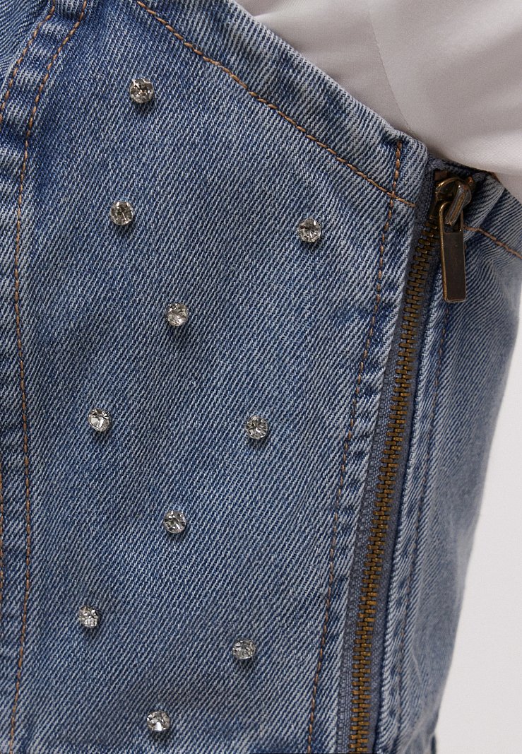 Джинсовый кроп-топ со стразами
