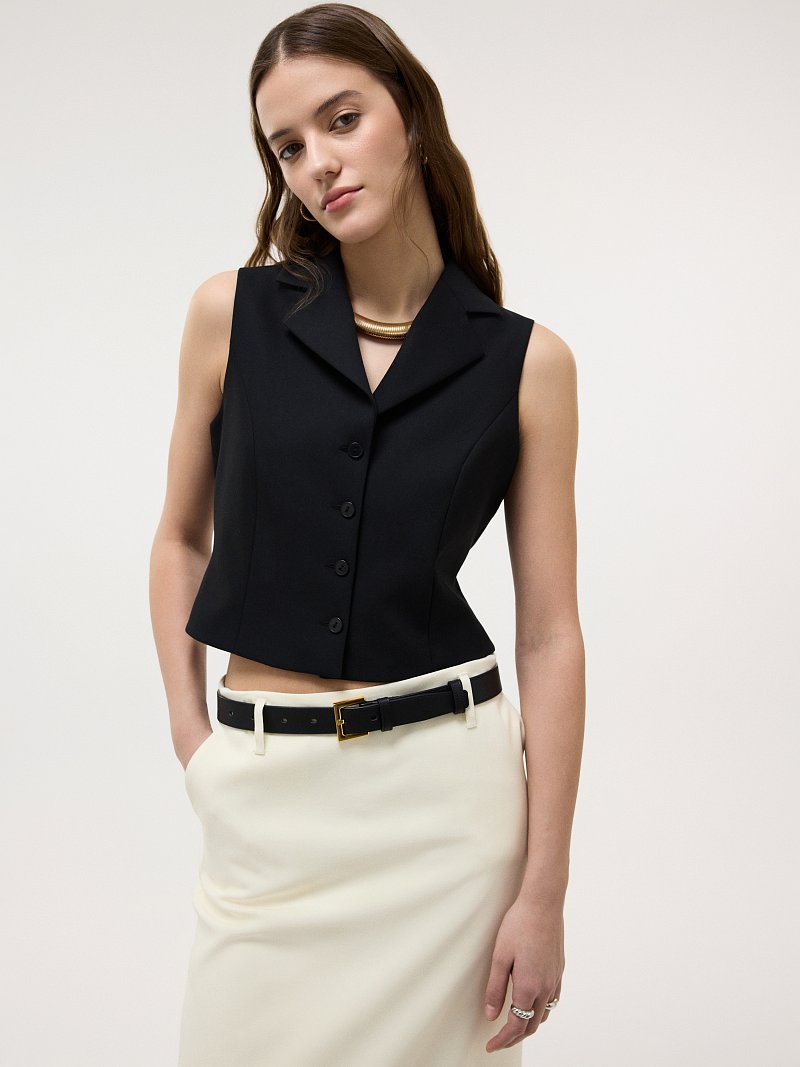 Укороченный приталенный жилет