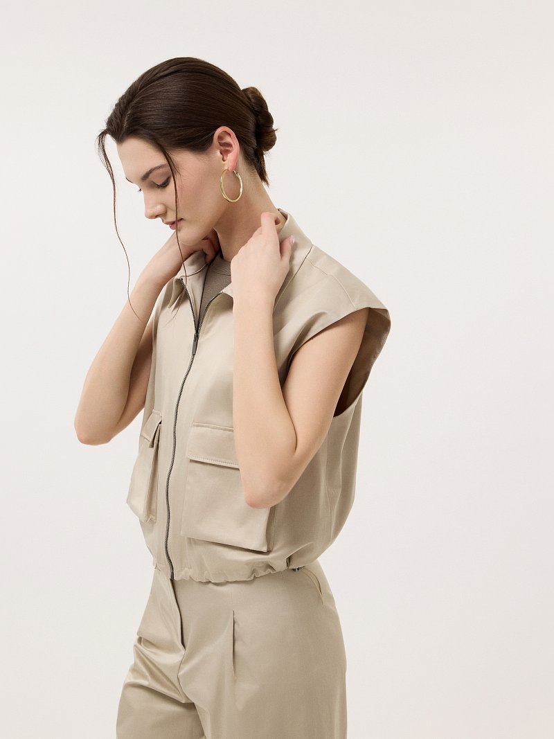 Атласный жилет на молнии