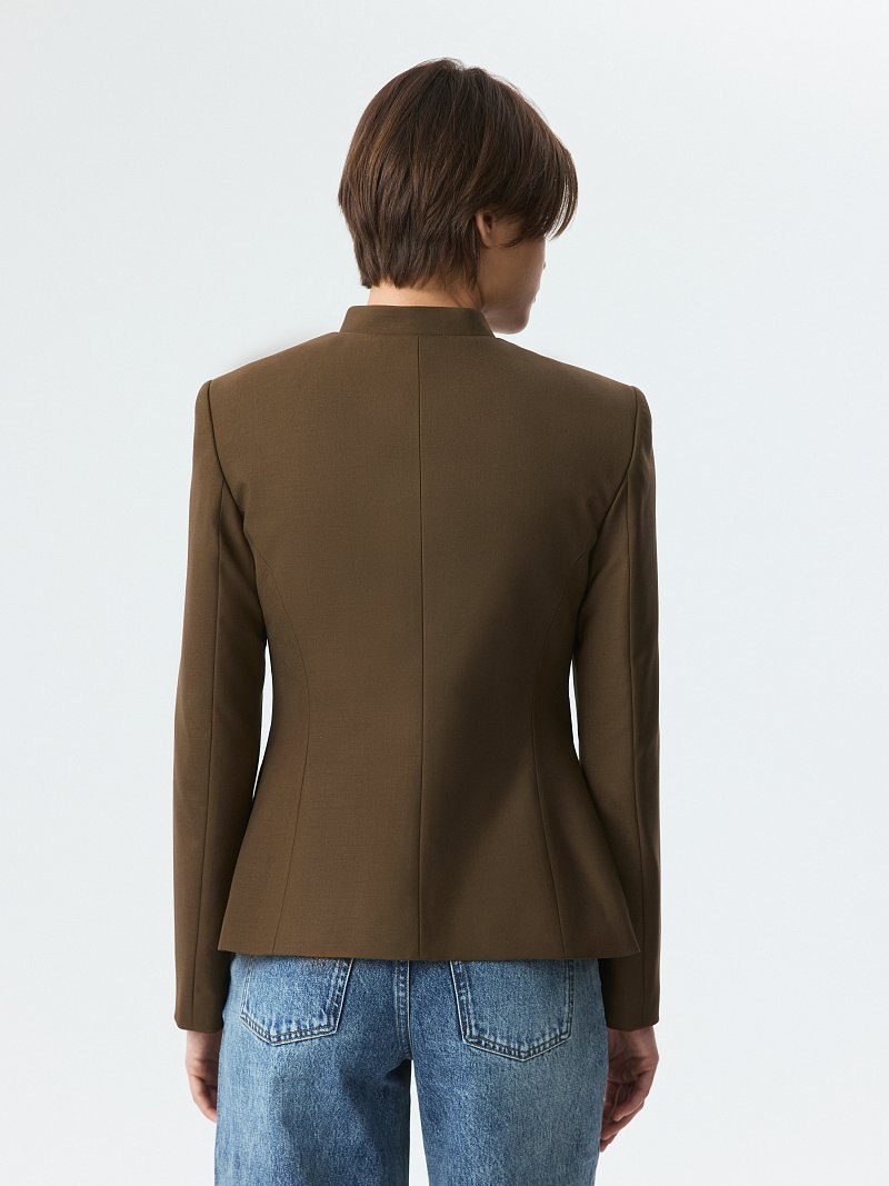 Приталенный жакет со стойкой