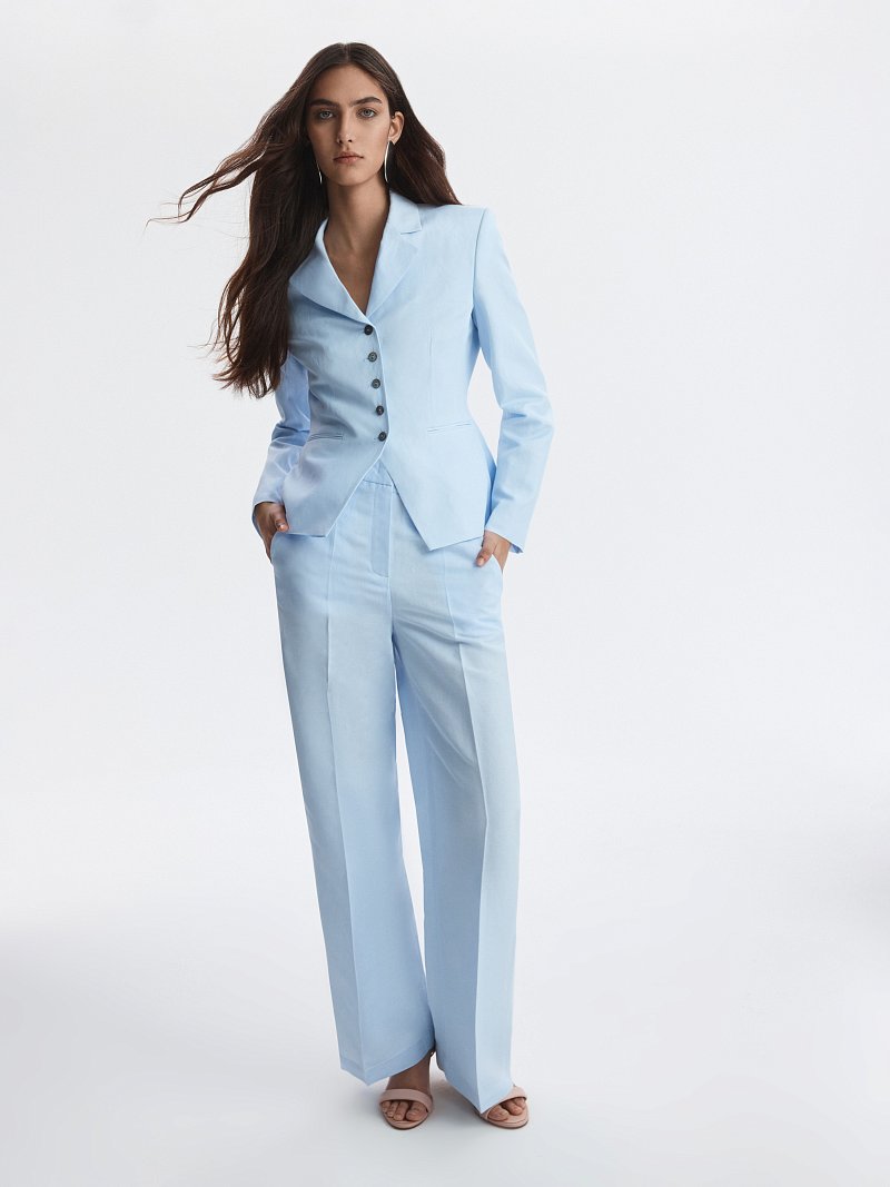 Приталенный жакет со льном