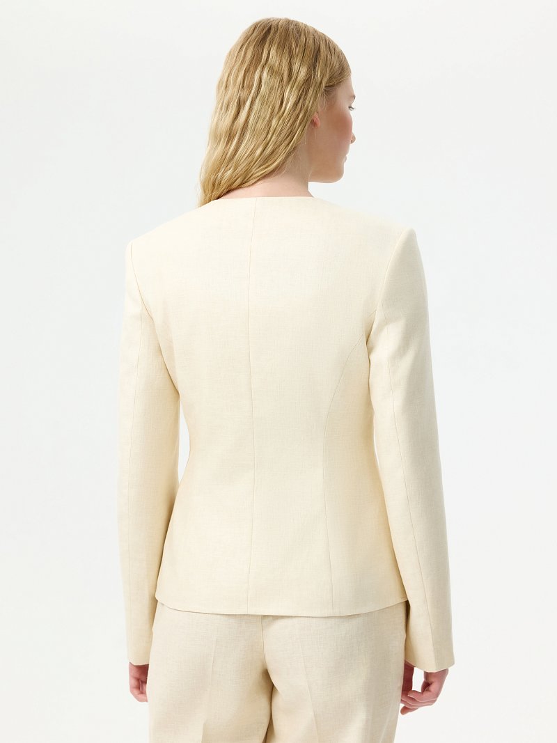 Приталенный жакет изо льна