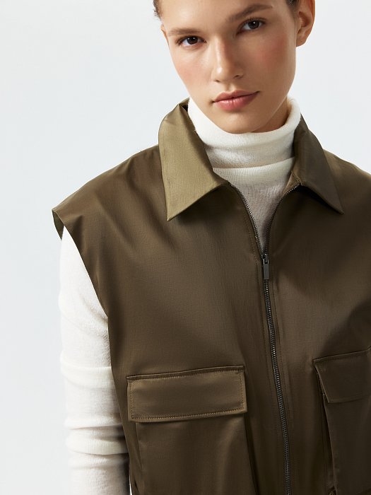 Атласный жилет на молнии: фото №4