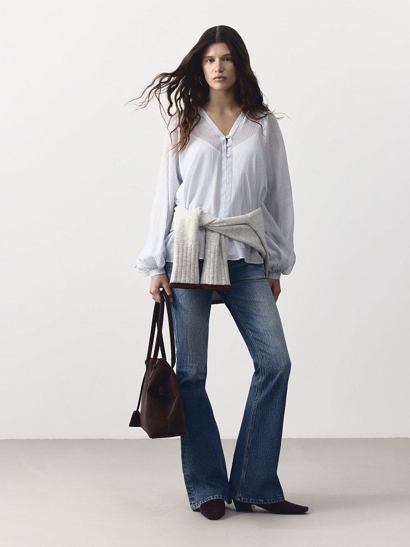 Джинсы-клеш с низкой посадкой