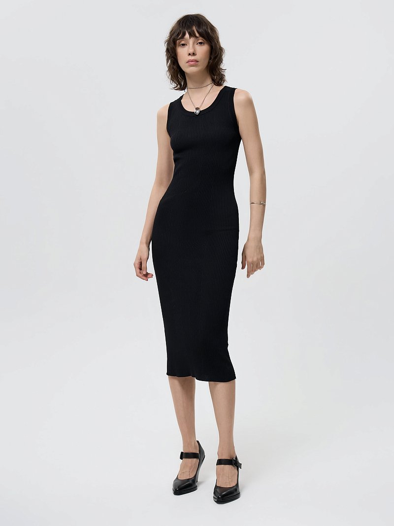 Трикотажное платье-миди