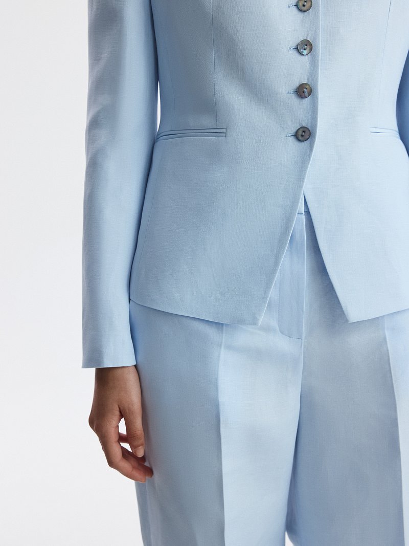 Приталенный жакет со льном