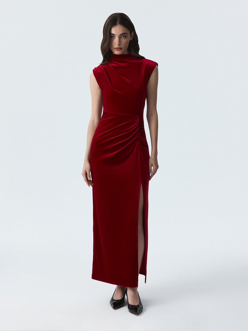 Бархатное платье с драпировками