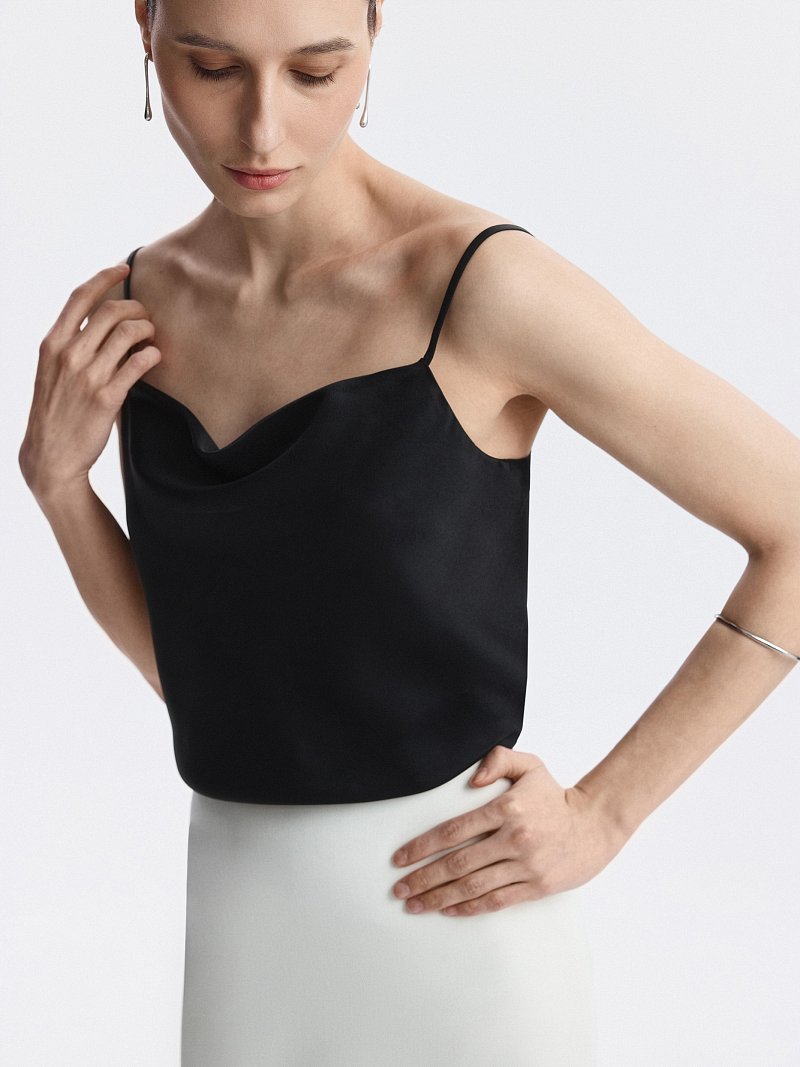 Атласный топ на бретелях