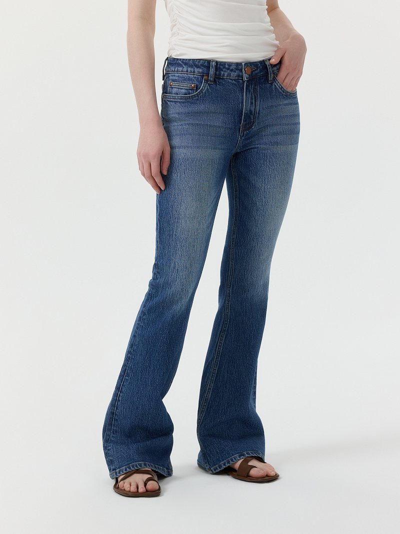 Джинсы-клеш с низкой посадкой