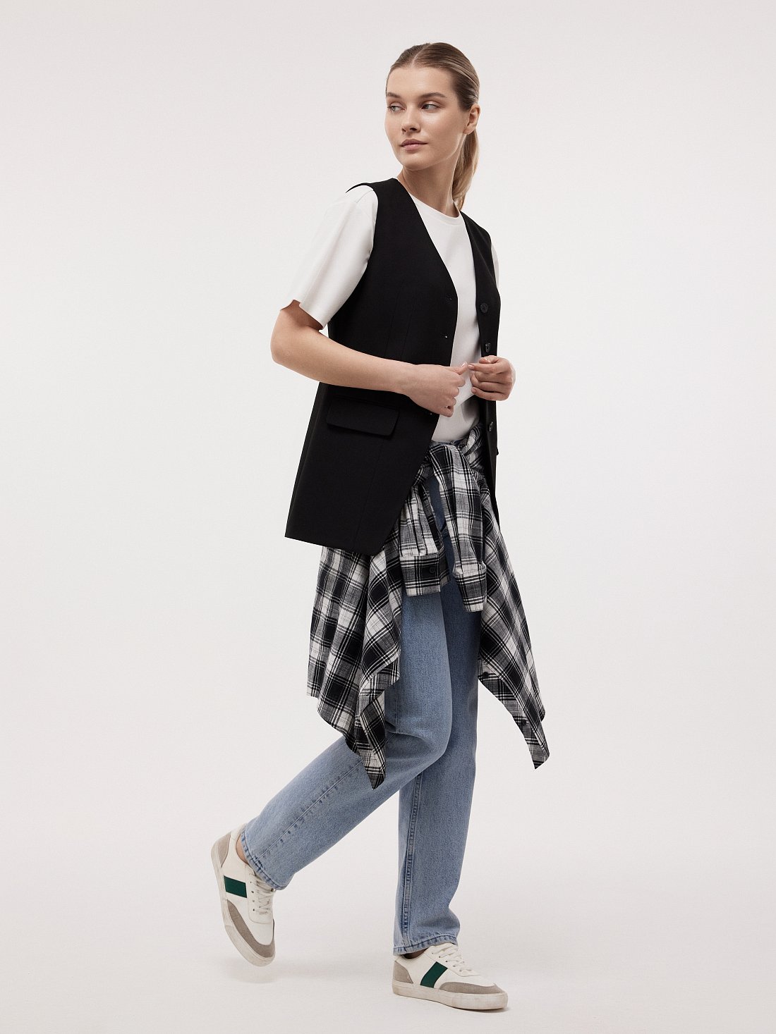 Приталенный костюмный жилет: фото №1