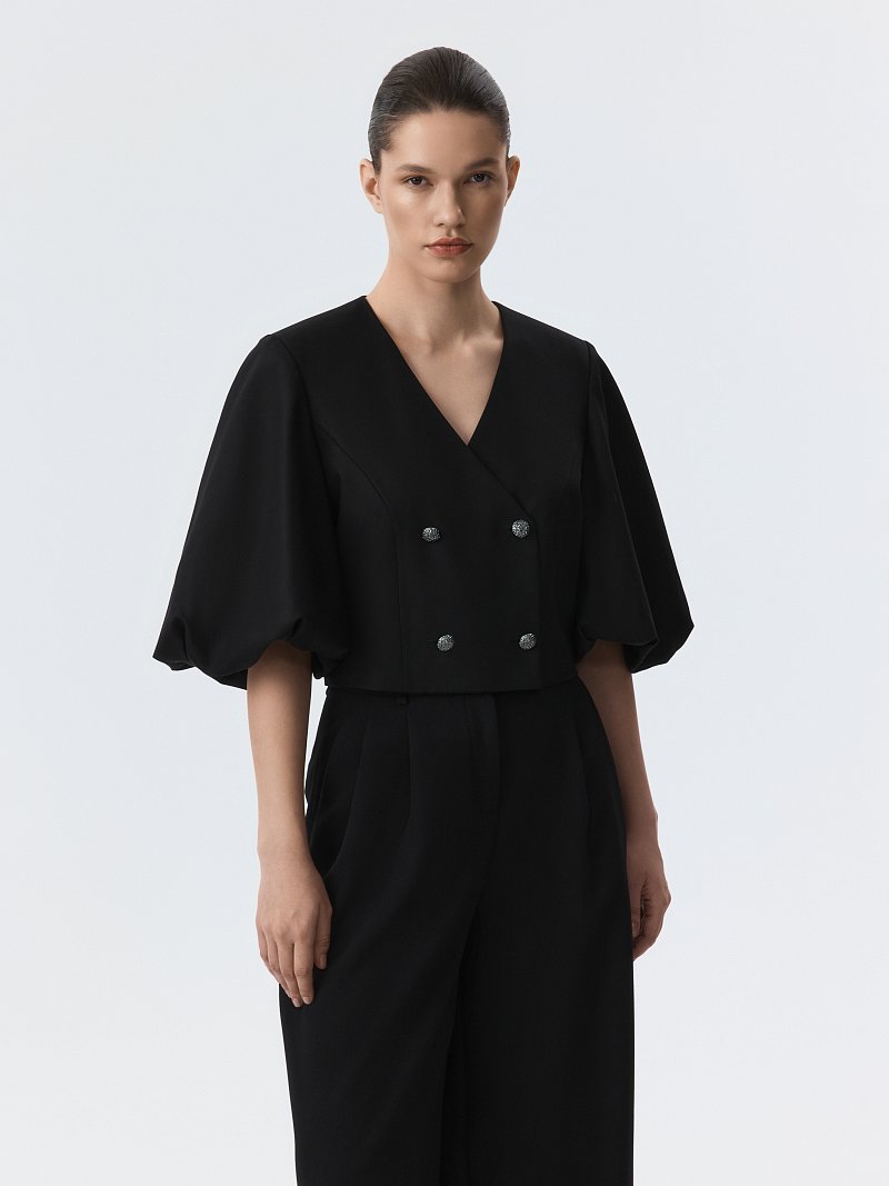 Укороченный жакет с объемными рукавами