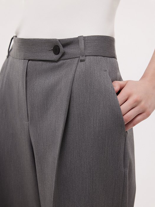 Прямые брюки с защипами: фото №3