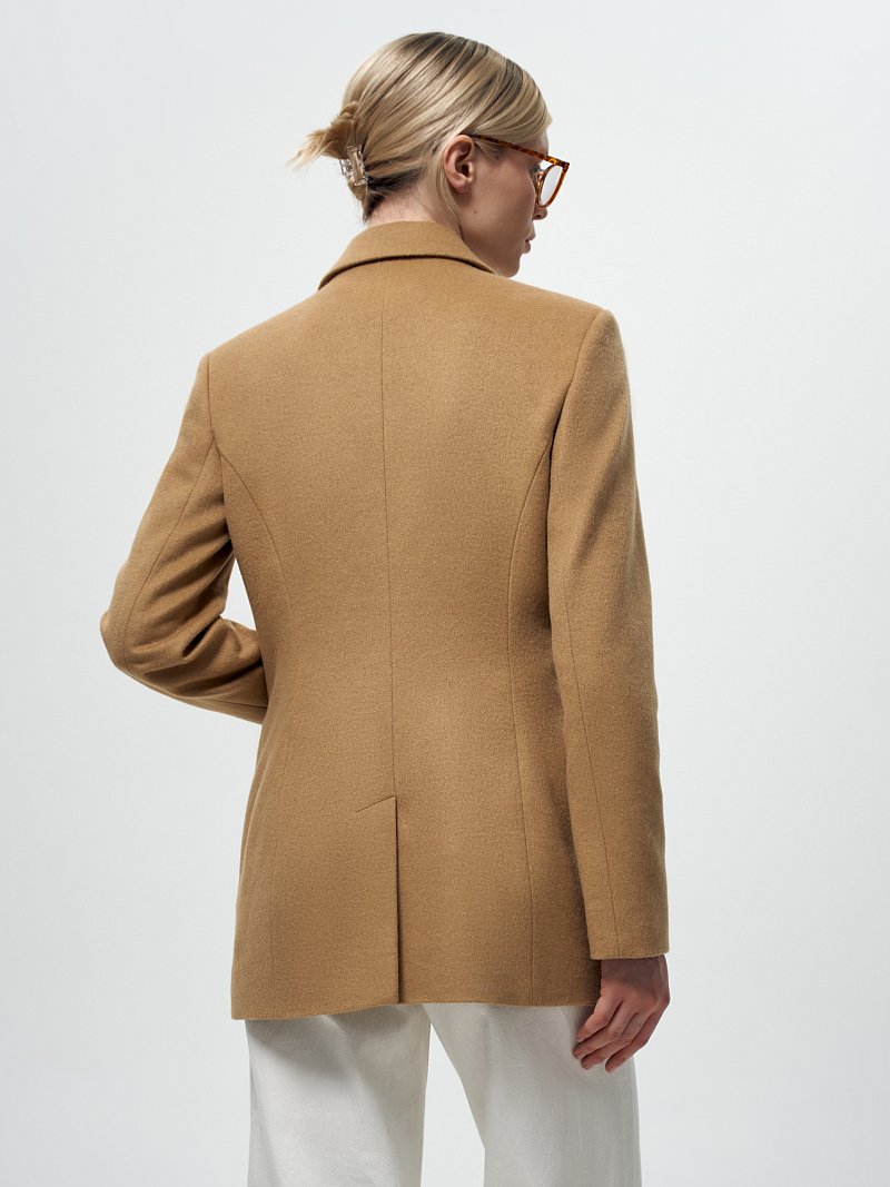 Приталенный жакет из драпа