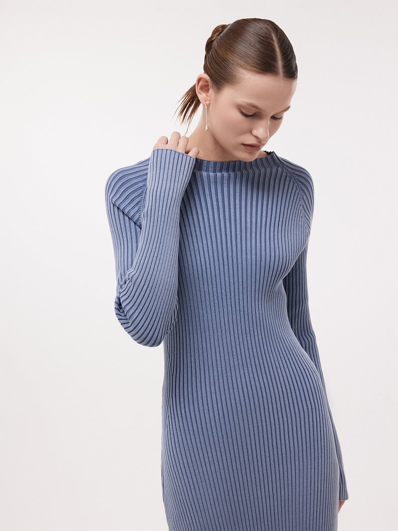 Вязаное платье из хлопка в рубчик
