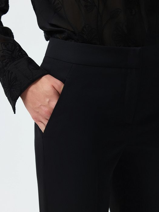 Зауженные брюки со стрелками: фото №3