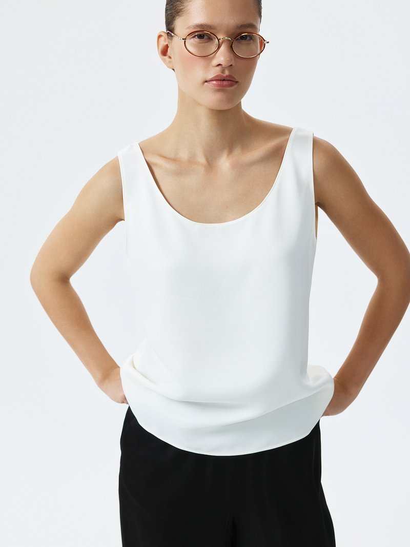 Топ из атласной ткани