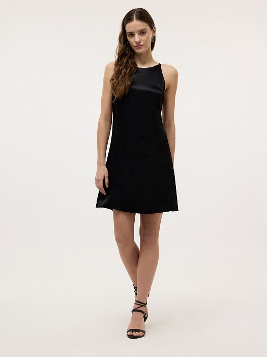 Атласное платье с открытой спиной: фото №2